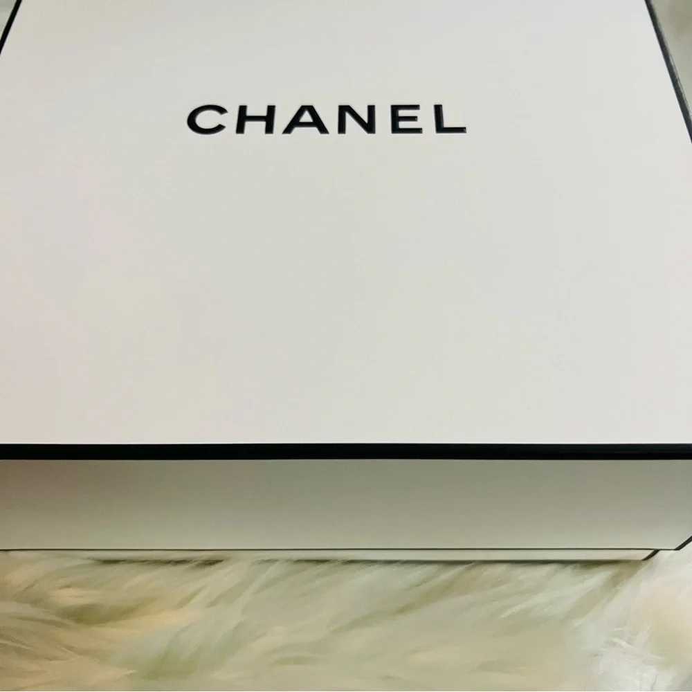 Chanel Gift Box w/ Holiday Ribbon red and Gold Limited Edition Ribbon